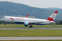 OE-LAY @ VIE - Austrian Airlines - by Chris Jilli