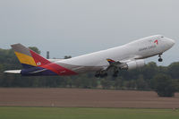 HL7420 @ LOWW - Asiana Boeing 747 - by Thomas Ranner