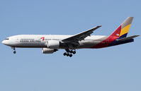HL7755 @ LAX - Landing at the LAX. - by Alexander Viduetsky