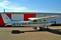 PH-DON @ EHHV - Cessna 172P Skyhawk [172-74985] Hilversum~PH 14/09/2003