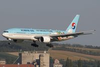 HL7752 @ LOWW - Korean Air 777-200 - by Andy Graf-VAP