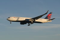 N1607B @ EBBR - Arrival of flight DL140 to RWY 25L (with winglets)