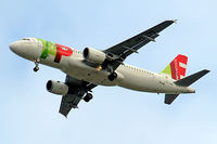 CS-TNH @ EGLL - Airbus A320-214 [0960] (TAP Air Portugal) Home~G 16/10/2009 - by Ray Barber