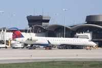 N340CA @ KMKE - CL-600-2C10