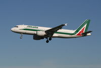 EI-DTL @ EBBR - Arrival of flight AZ156 to RWY 25L - by Daniel Vanderauwera
