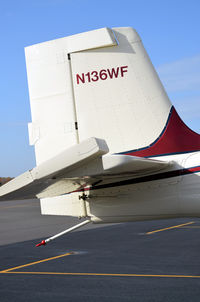 N136WF @ KOMH - Orange - by Ronald Barker