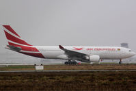 3B-NBL @ LFBO - Taxiing - by micka2b
