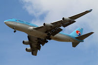 HL7402 @ EGLL - Boeing 747-4B5 [26407] (Korean Air) Home~G 24/08/2009.On approach 27R.