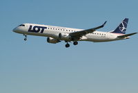 SP-LND @ EBBR - Arrival of flight LO235 to RWY 25L - by Daniel Vanderauwera