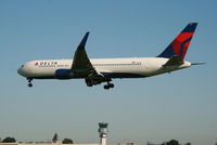 N1611B @ EBBR - Flight DL140 is descending to RWY 25L