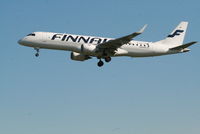 OH-LKI @ EBBR - Arrivalof flight AY811 to RWY 25L