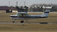 N31SD @ KAXN - Cessna 152 taxiing to runway 31 for departure.