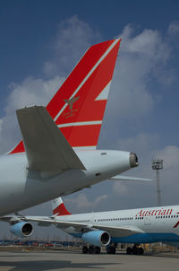 OE-LBQ @ LOWW - Lauda Air Airbus 320