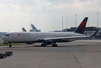 N199DN @ EHAM - Taxiing - by micka2b
