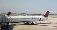 N968DL @ KATL - Atlanta - by Ronald Barker