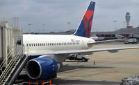 N686DA @ KATL - Atlanta - by Ronald Barker