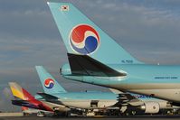HL7605 @ LOWW - Korean Boeing 747-400 - by Dietmar Schreiber - VAP