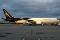 N350UP @ CGN - visitor - by Wolfgang Zilske