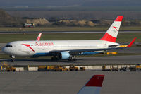 OE-LAW @ VIE - Austrian Airlines