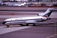 N409DA @ KPHX - March 1999 - taxiing in at PHX - by John Meneely