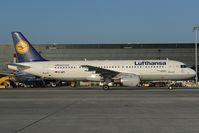 D-AIPY @ LOWW - Lufthansa Airbus 320 - by Dietmar Schreiber - VAP