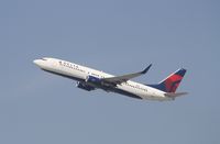 N373DA @ KLAX - Boeing 737-800 - by Mark Pasqualino