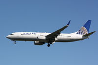 N37267 @ KSRQ - United Flight 1190 (N37267) arrives at Sarasota-Bradenton International Airport following a flight from Chicago-O'Hare International Airport - by jwdonten