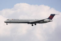 N922DX @ KSRQ - Delta Flight 2298 (N922DX) on approach Sarasota-Bradenton International Airport following a flight from Hartsfield-Jackson Atlanta International Airport - by jwdonten