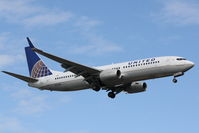 N77518 @ KSRQ - United Flight 1190 Captain Marlon Green (N77518) arrives at Sarasota-Bradenton International Airport following a flight from Chicago-O'Hare International Airport - by jwdonten
