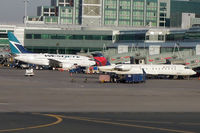 N8492C @ CYYZ - At Pearson International - by Micha Lueck