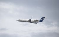 N465SW @ KLAX - CL-600-2B19 - by Mark Pasqualino