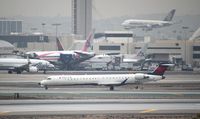 N821SK @ KLAX - CL600-2D24