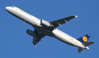 D-AIDN @ EBBR - Flight LH1009 is climbing from RWY 25R