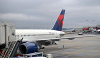 N539US @ KATL - Atlanta - by Ronald Barker