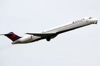 N986DL @ KSRQ - Delta Flight 2298 (N986DL) departs Sarasota-Bradenton International Airport enroute to Hartsfield-Jackson Atlanta International Airport - by Jim Donten