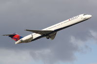 N911DE @ KSRQ - Delta Flight 1671 (N911DE) departs Sarasota-Bradenton International Airport enroute to Hartsfield-Jackson Atlanta International Airport - by Jim Donten
