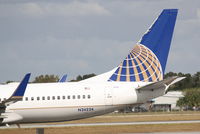 N24224 @ KSRQ - United Flight 1190 (N24224) arrives at Sarasota-Bradenton International Airport following a flight from Chicago-O'Hare International Airport - by Jim Donten