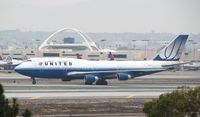 N118UA @ KLAX - Boeing 747-400 - by Mark Pasqualino