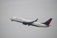 N386DA @ KLAX - Boeing 737-800 - by Mark Pasqualino