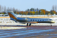 4K-AZ888 @ EGGW - 2006 Gulfstream Aerospace GIV-X (G450), c/n: 4045 at a snowy Luton - by Terry Fletcher
