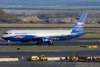 4K-SW880 @ VIE - Silkway Cargo
