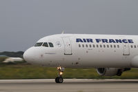 F-GMZA @ LFTH - few seconds after landing... - by olivier Cortot