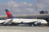 N6710E @ KSNA - Boeing 757-200