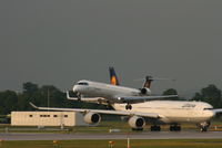 D-ACKE @ EDDM - Nice evening light in Munich. In background: Airbus A340-600 - Lufthansa - by David Pauritsch