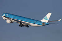 PH-AKD @ EHAM - winter in Holland - by Jeroen Stroes