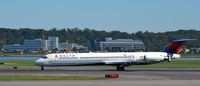 N903DE @ KDCA - landing DCA - by Ronald Barker