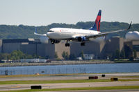 N3769L @ KDCA - Landing DCA - by Ronald Barker