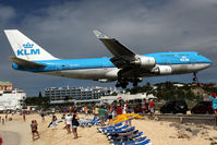 PH-BFG @ SXM - visitor - by Wolfgang Zilske