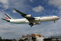 F-GLZS @ SXM - visitor