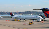 N949DL @ KDCA - DCA VA - by Ronald Barker